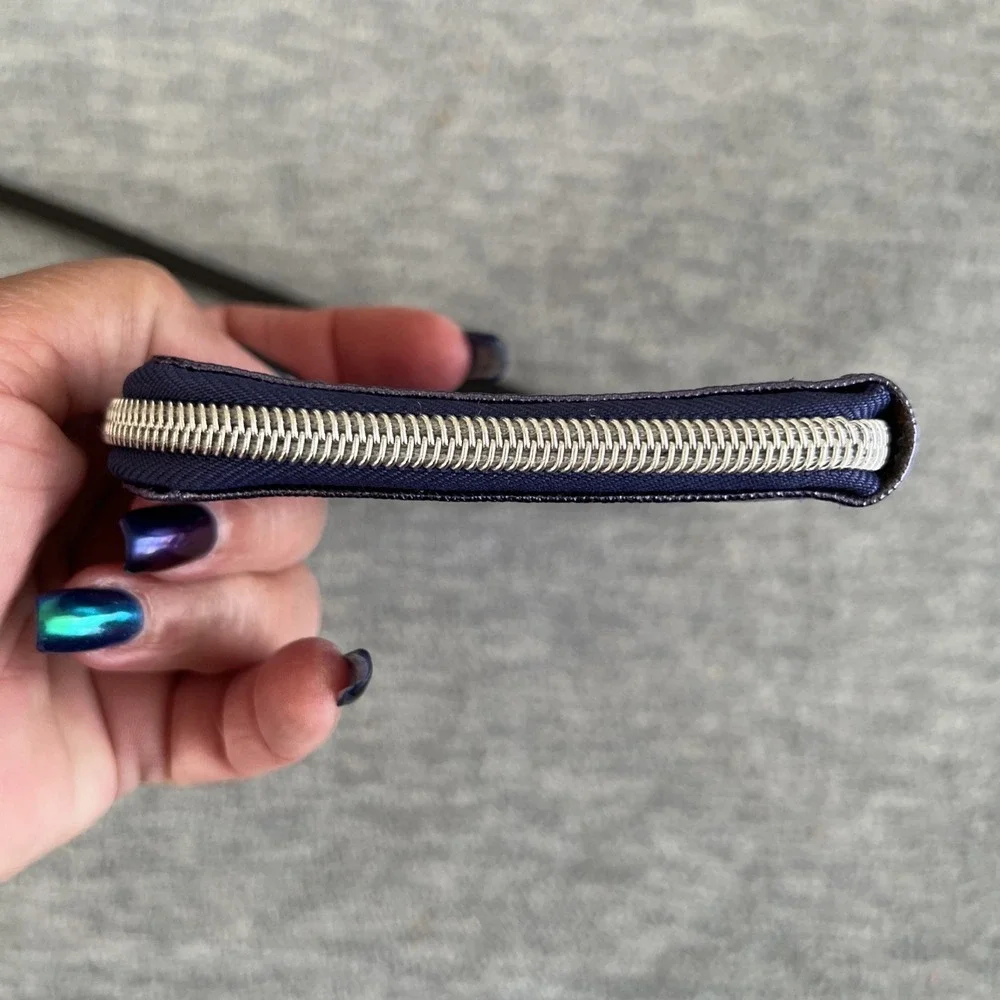 Sakroots Ella Smartphone Sling Crossbody Wallet Removable Strap Purple‎ Elephant